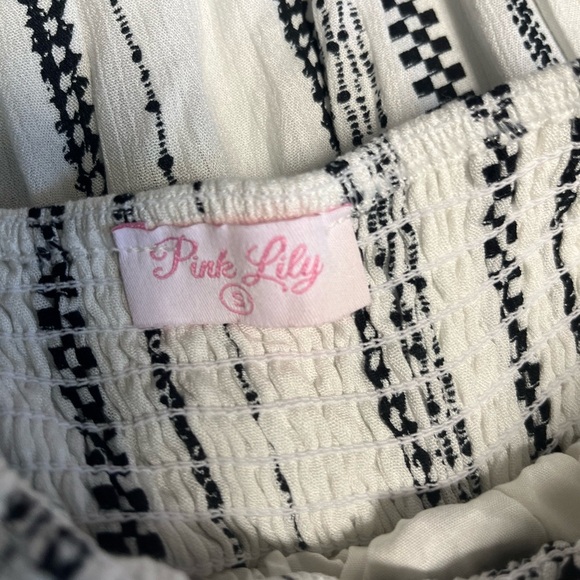 Pink Lily Boho Maxi Dress Backless
Textured Striped Black & White
Size Small - Picture 9 of 9